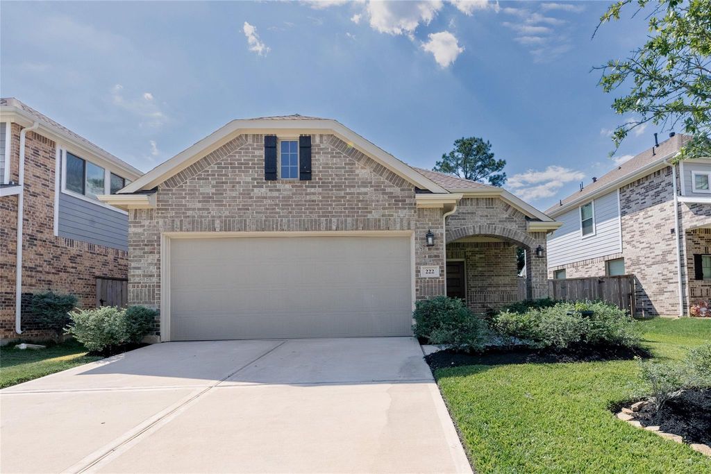222 Crest Edge Street, Montgomery, TX 77316