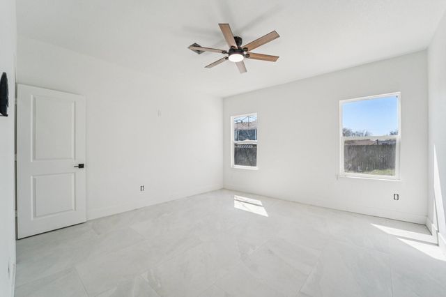 708 S Carroll Street, La Porte, TX 77571