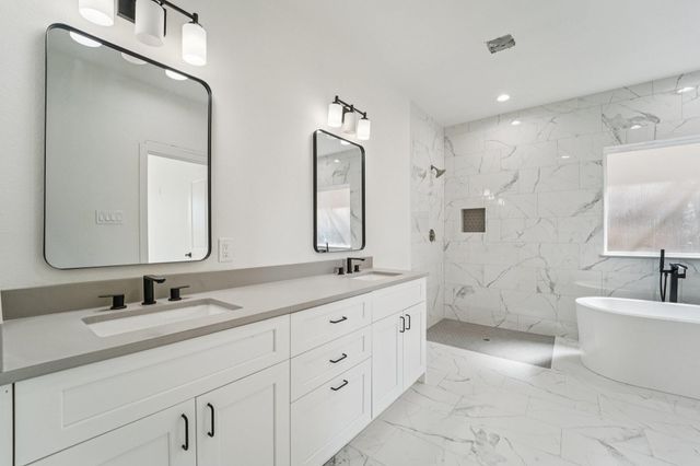 708 S Carroll Street, La Porte, TX 77571