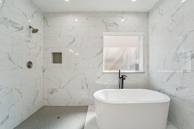 708 S Carroll Street, La Porte, TX 77571