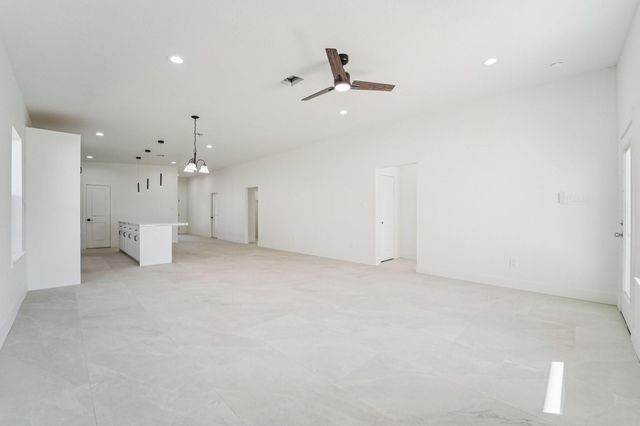 708 S Carroll Street, La Porte, TX 77571