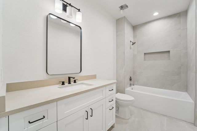 708 S Carroll Street, La Porte, TX 77571