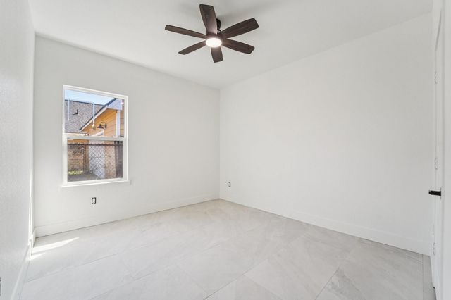 708 S Carroll Street, La Porte, TX 77571