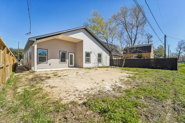 708 S Carroll Street, La Porte, TX 77571
