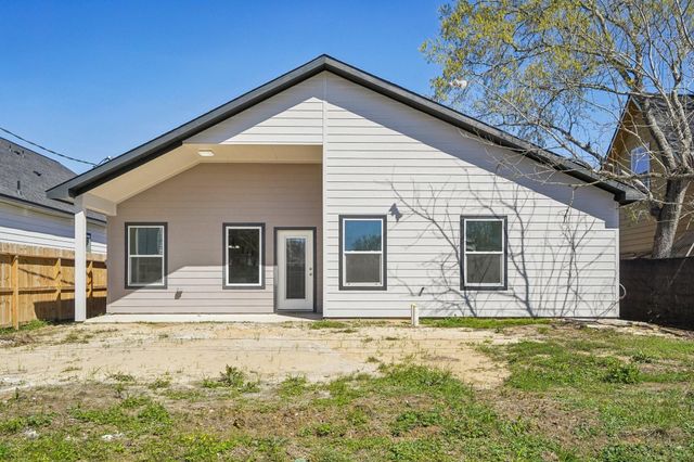 708 S Carroll Street, La Porte, TX 77571