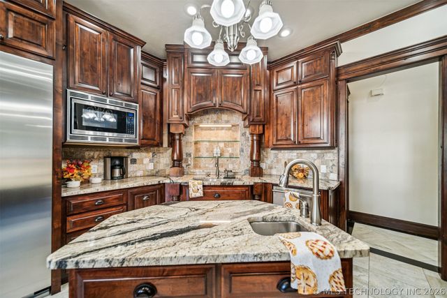 2365 Deer Run, Chouteau, OK 74337
