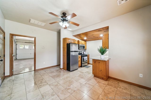 2365 Deer Run, Chouteau, OK 74337