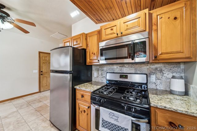 2365 Deer Run, Chouteau, OK 74337