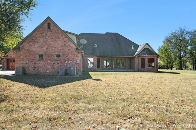 2365 Deer Run, Chouteau, OK 74337