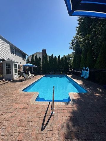 5319 Chapelford Lane, Shrewsbury, MO 63119