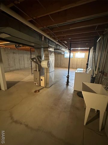 5319 Chapelford Lane, Shrewsbury, MO 63119