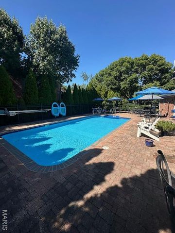 5319 Chapelford Lane, Shrewsbury, MO 63119