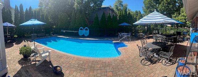 5319 Chapelford Lane, Shrewsbury, MO 63119