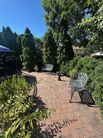 5319 Chapelford Lane, Shrewsbury, MO 63119