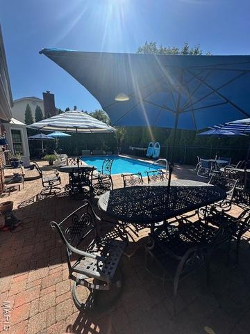 5319 Chapelford Lane, Shrewsbury, MO 63119