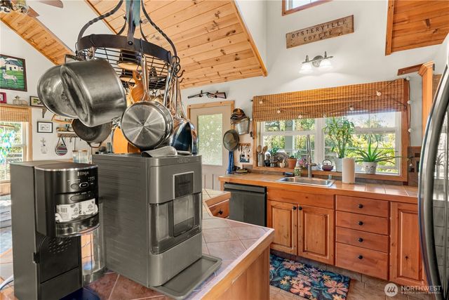 34600 W Lane W, Oysterville, WA 98641