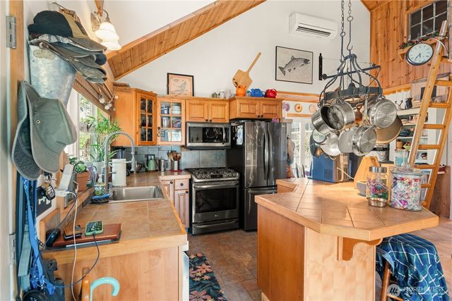 34600 W Lane W, Oysterville, WA 98641