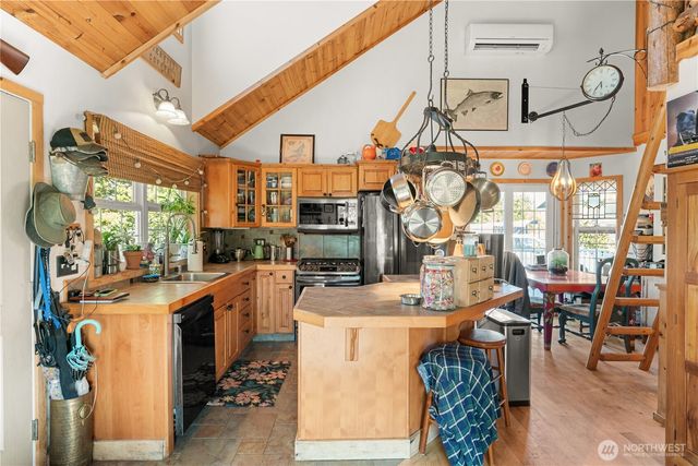 34600 W Lane W, Oysterville, WA 98641