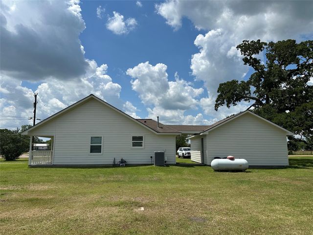 107 Grover Street, Ellinger, TX 78938