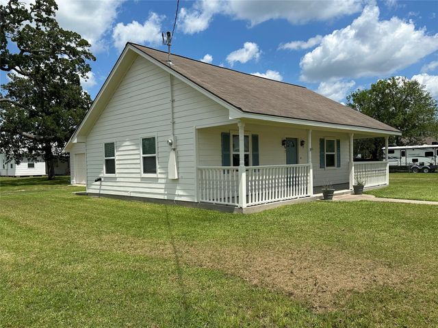 107 Grover Street, Ellinger, TX 78938