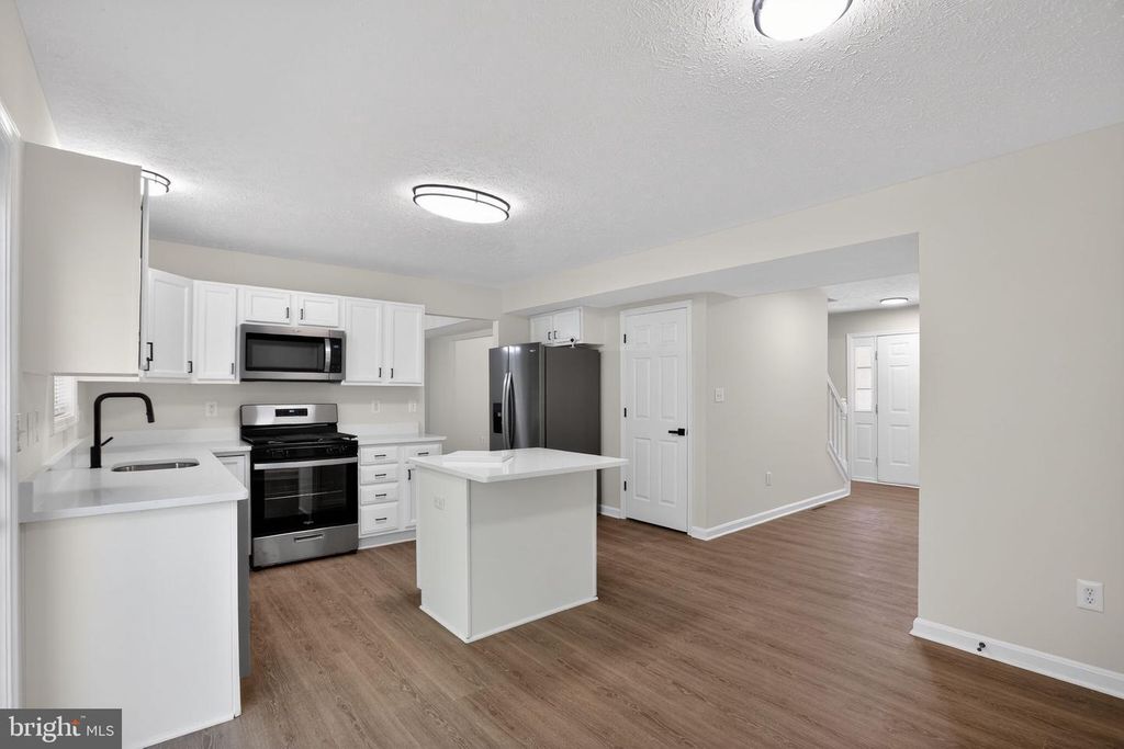Image 2 of property listing at 21493 HILLARY CT, Lexington Park, MD 20653