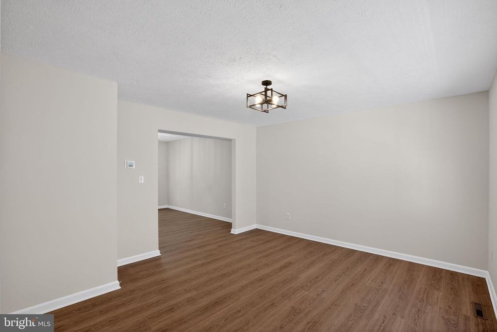 Image 8 of property listing at 21493 HILLARY CT, Lexington Park, MD 20653