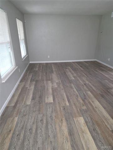 11148 Linnell Drive, St Louis, MO 63136