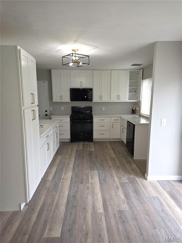 11148 Linnell Drive, St Louis, MO 63136