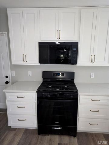 11148 Linnell Drive, St Louis, MO 63136