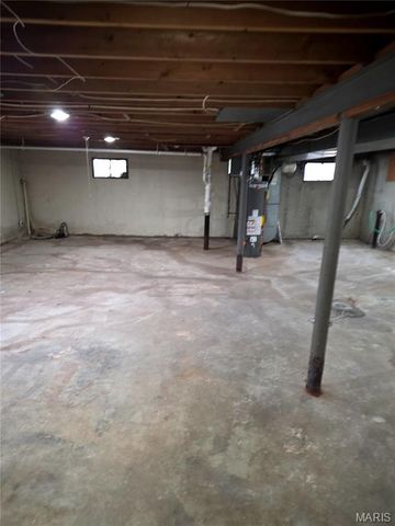 11148 Linnell Drive, St Louis, MO 63136