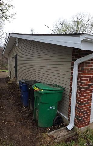 11148 Linnell Drive, St Louis, MO 63136