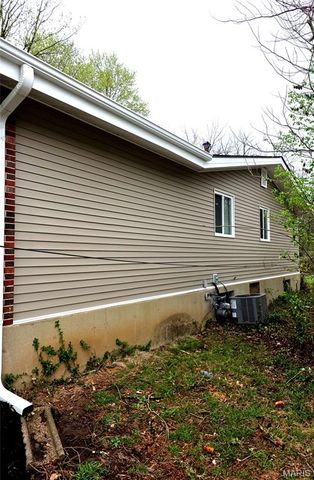 11148 Linnell Drive, St Louis, MO 63136