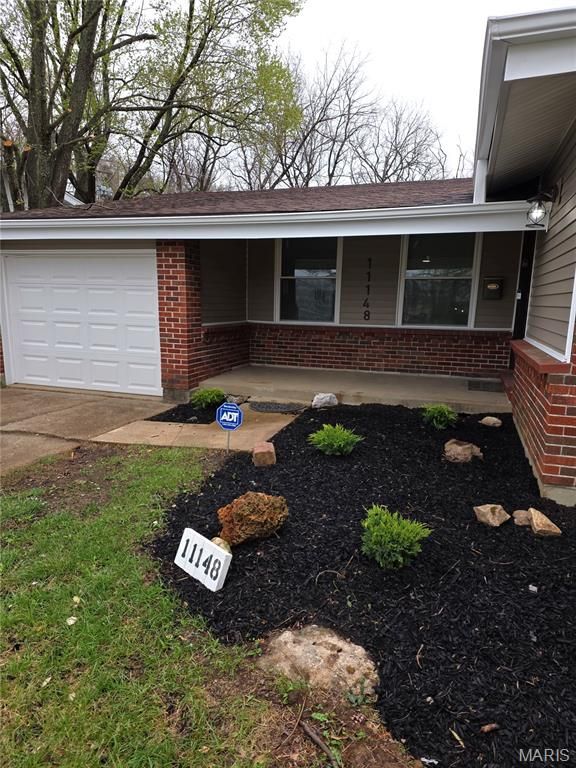 11148 Linnell Drive, St Louis, MO 63136
