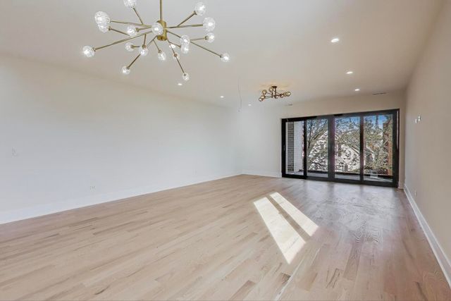 2307 W Foster Avenue 2, Chicago, IL 60625