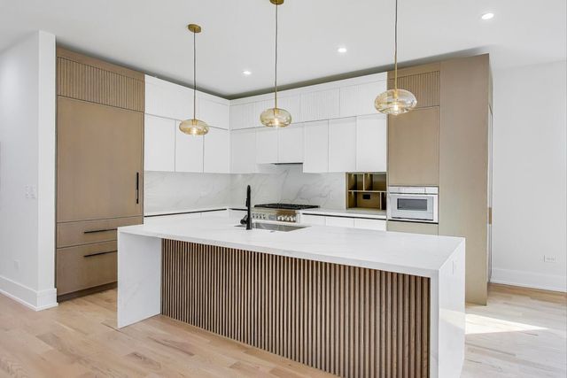 2307 W Foster Avenue 2, Chicago, IL 60625