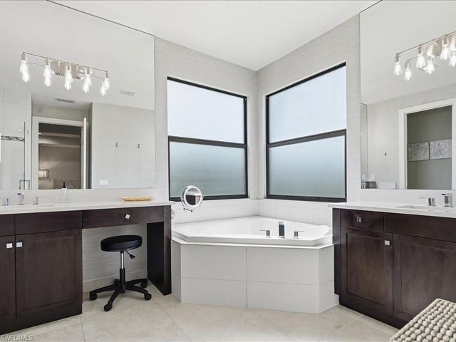 13560 Mandarin CIR, Naples, FL 34109