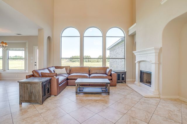 1802 Yucatan Drive, Granbury, TX 76048