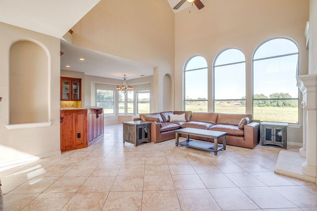 1802 Yucatan Drive, Granbury, TX 76048
