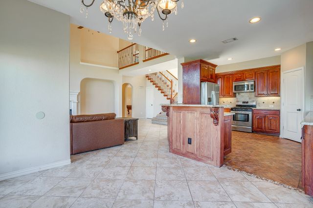 1802 Yucatan Drive, Granbury, TX 76048