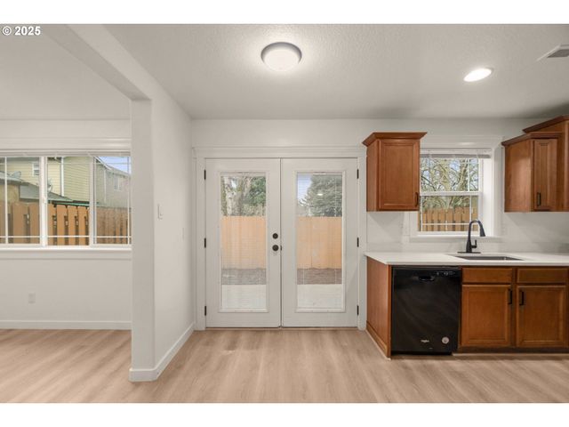 14553 Se RHINE St, Portland, OR 97236