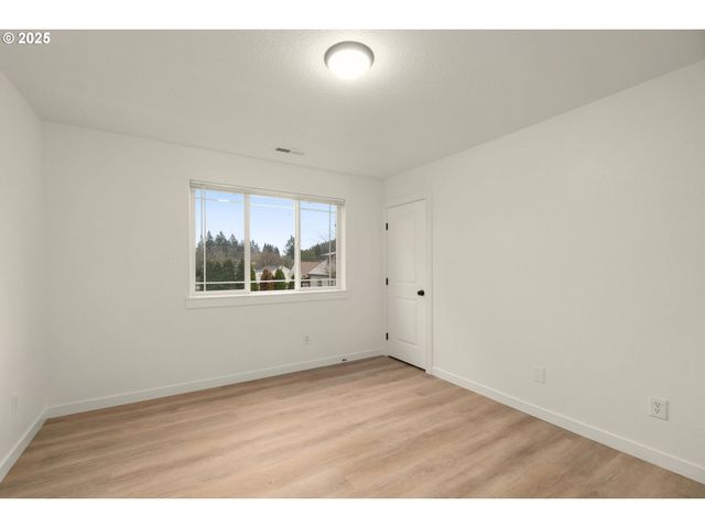 14553 Se RHINE St, Portland, OR 97236