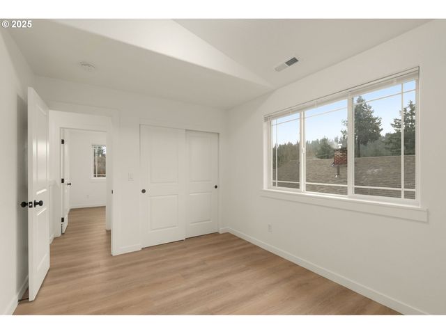 14553 Se RHINE St, Portland, OR 97236