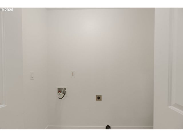 14553 Se RHINE St, Portland, OR 97236