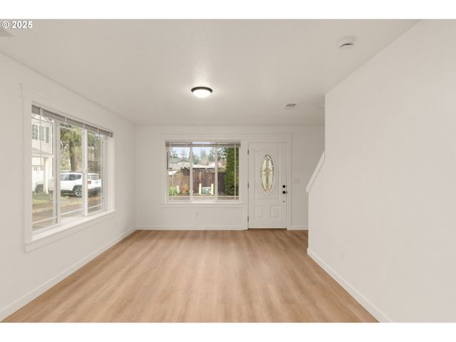 14553 Se RHINE St, Portland, OR 97236