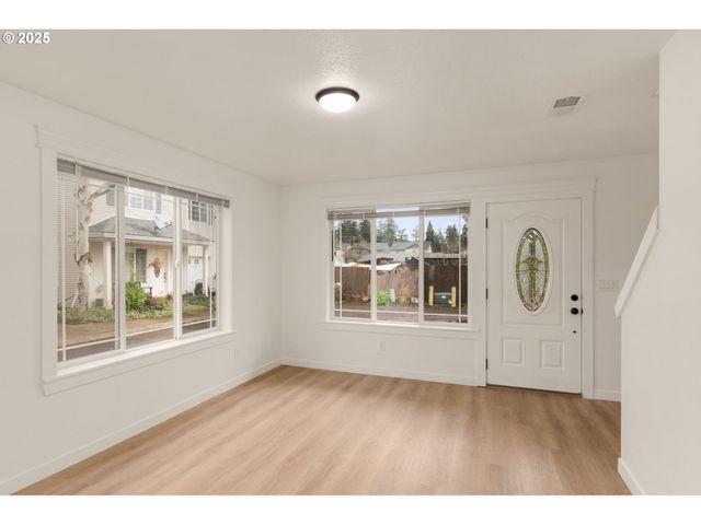 14553 Se RHINE St, Portland, OR 97236