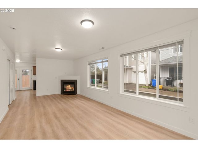 14553 Se RHINE St, Portland, OR 97236