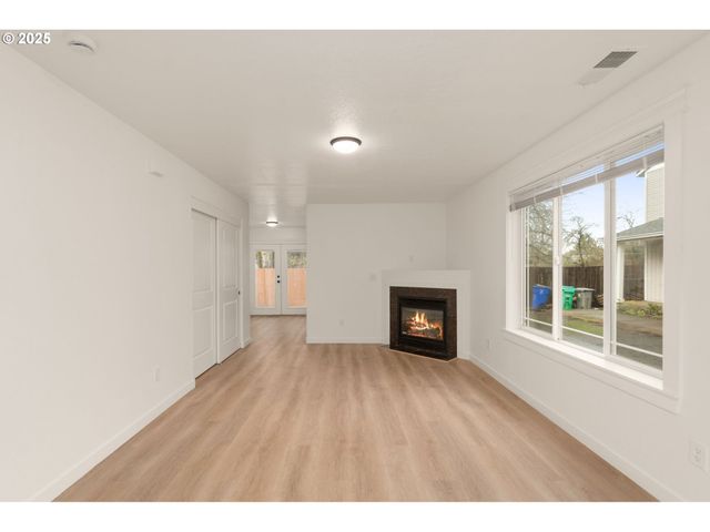 14553 Se RHINE St, Portland, OR 97236