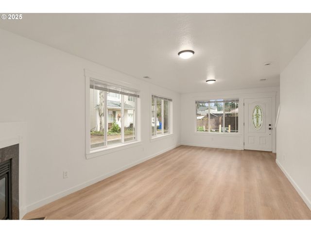 14553 Se RHINE St, Portland, OR 97236