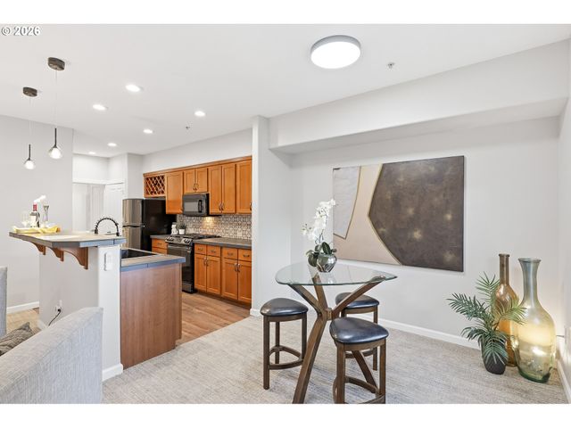 10890 Ne RED WING Way 102, Beaverton, OR 97006