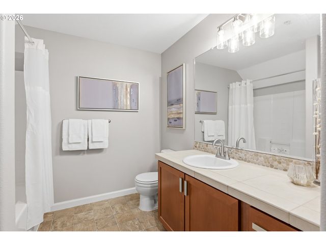 10890 Ne RED WING Way 102, Beaverton, OR 97006